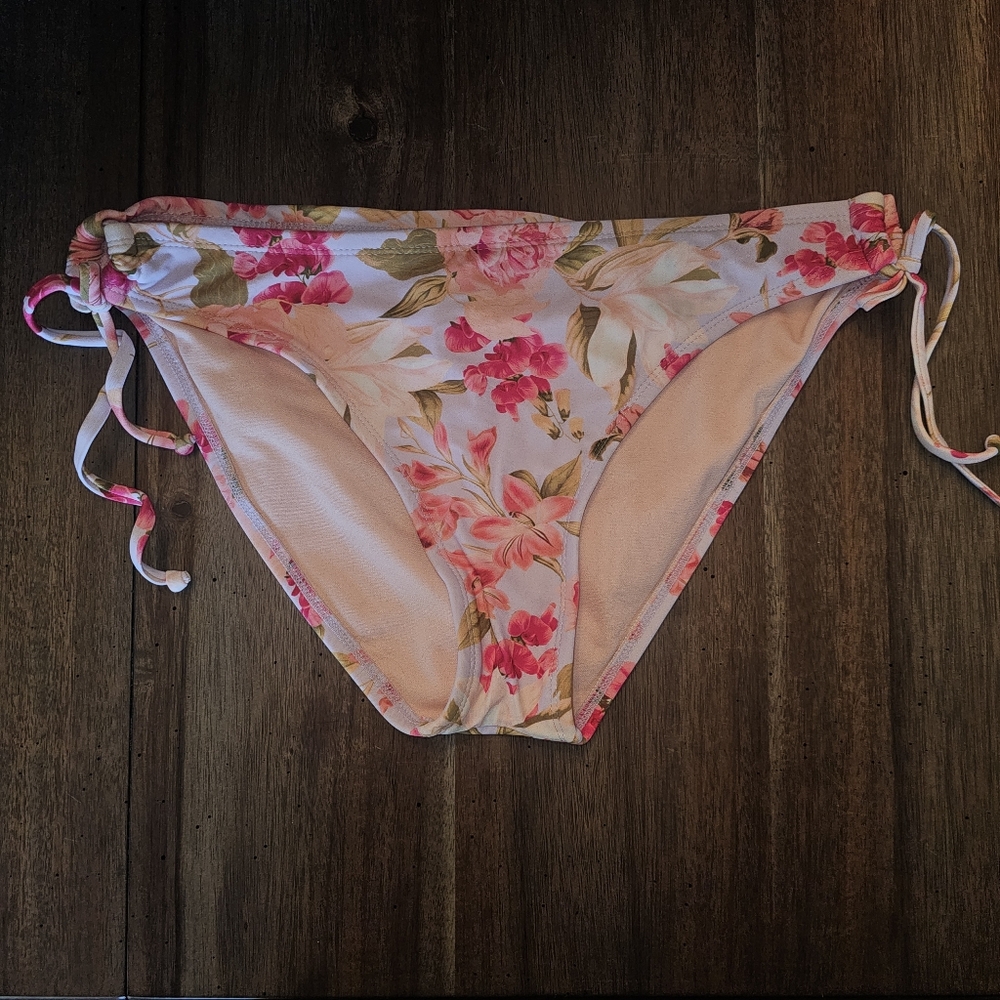 3/20.00. Kona Sol Swimsuit Bottoms